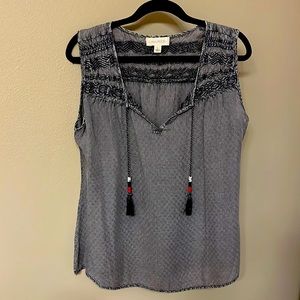 Women’s Sleeveless Blouse Size Large